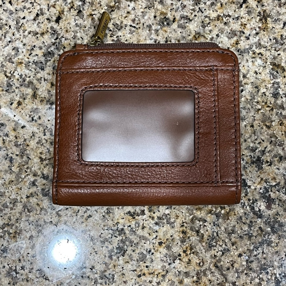 Brown Leather Fossil wallet - Picture 2 of 7